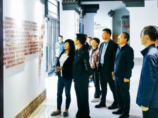 6月16日，省工商聯(lián)調(diào)研部崔明瑞部長(zhǎng)率隊(duì)甘肅省浙江企業(yè)聯(lián)合會(huì)副會(huì)長(zhǎng)蔡冠平、蘭州華能生態(tài)能源科技股份有限公司董事長(zhǎng)李強(qiáng)一行，赴會(huì)寧縣楊崖集鎮(zhèn)隴西川村考察對(duì)接鄉(xiāng)村振興清潔生活整村推進(jìn)項(xiàng)目，調(diào)研部全體干部陪